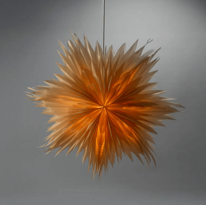Étoile En Papier Ø60 Or De Konstsmide - Avec son design élégant et sa lumière douce, il crée une atmosphère de Noël calme et chaleureuse.