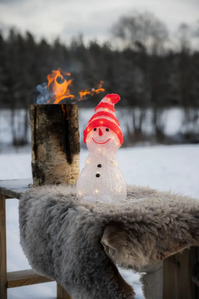 Bonhomme De Neige En Acrylique ROUGE De Konstsmide - Bonhomme de neige en acrylique joyeux avec 32 lumi&egrave;res LED blanc chaud pour &eacute;gayer l'obscurit&eacute; de l'hiver.