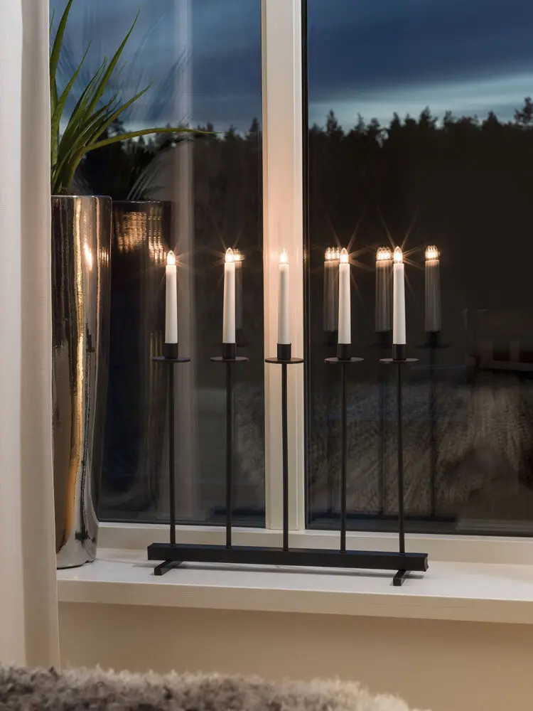 Candelabra 5 Lights Noir De Konstsmide - Offrez &agrave; votre maison une atmosph&egrave;re de No&euml;l moderne et &eacute;l&eacute;gante avec ce bougeoir de l'Avent exclusif en acier laqu&eacute; noir.