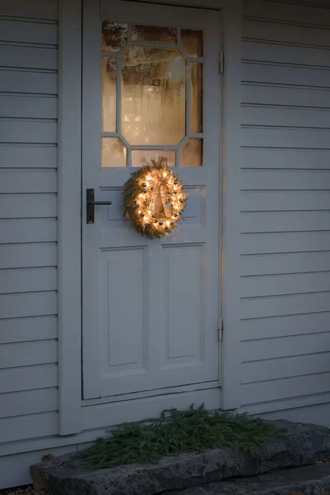 Grankrans Ø40 Vert De Konstsmide - Belle couronne de No&euml;l avec 25 lumi&egrave;res LED ambr&eacute;es, boules d&eacute;coratives, ruban et le texte "Joyeux No&euml;l".