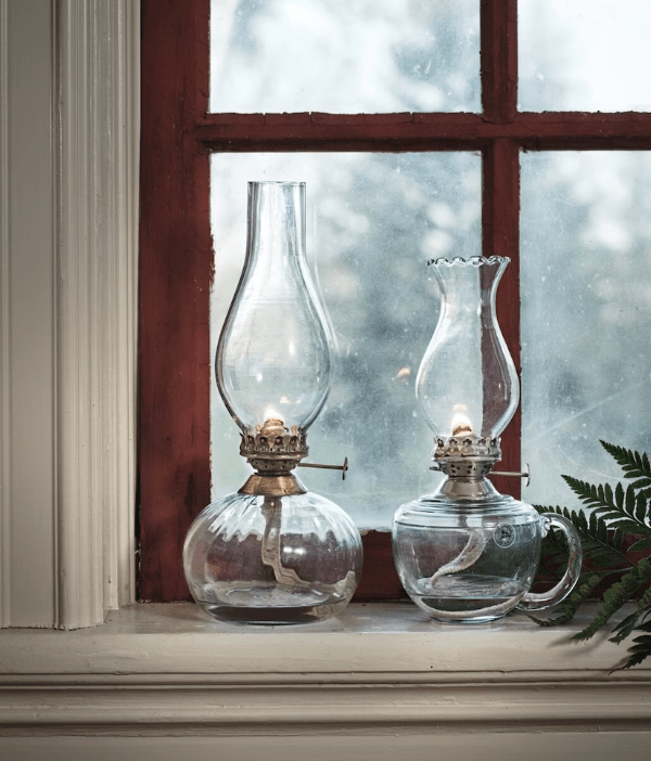 Kerosene lamp elisabeth round small Transparent De Strömshaga - Convient à la mèche numéro de pièce 116210 et au tube de brûleur numéro de pièce 128118G.