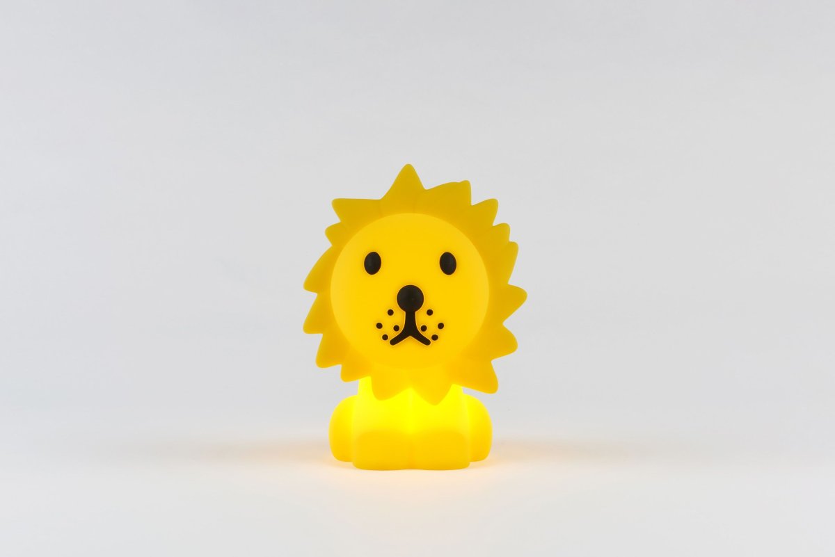 Bundle of Light - Lion Mini Jaune lampe pour enfant De Mr Maria - Apportez un peu de lumi&egrave;re et de joie dans votre journ&eacute;e et votre maison avec cette charmante lampe lion.