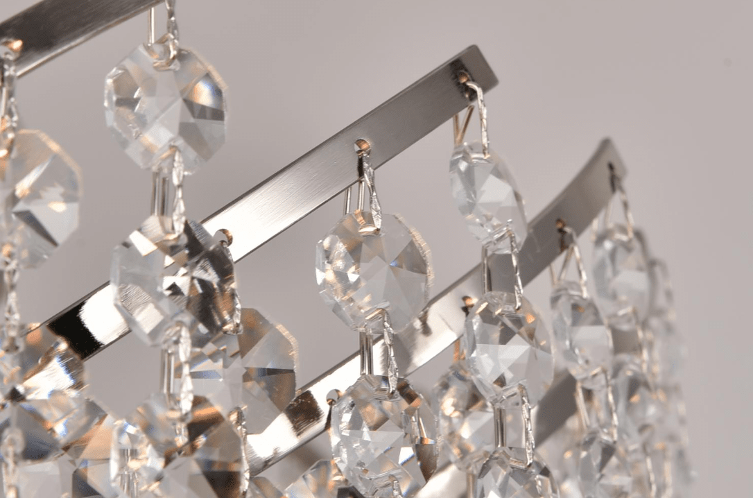 Leonore Ø40 Argent cristal De Norrsken Design - Le plafonnier exclusif Leonore en nickel avec des cristaux étincelants de classe 1 K9 taillés à la main confère à la pièce une élégance et un glamour intemporels.
