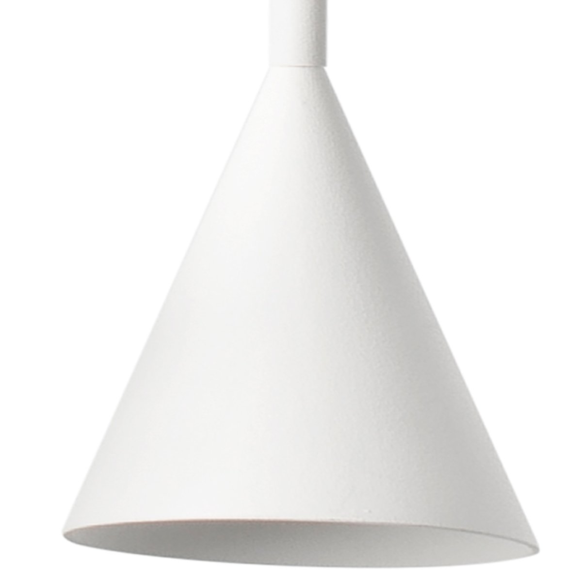 Anna Ø7 Blanc suspension De Faro Barcelona - Son design &eacute;l&eacute;gant la rend id&eacute;ale pour mettre en valeur des zones ou des d&eacute;tails pr&eacute;cis d'une pi&egrave;ce&nbsp;: parfaite au-dessus des meubles de cuisine, des tables, ou comme &eacute;clairage d'appoint dans les salons et les couloirs.