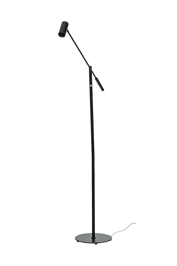 Concord Noir lampadaire De Aneta Lighting - La tête de la lampe et le bras sont tous deux réglables, ce qui vous permet de diriger facilement la lumière où vous le souhaitez.