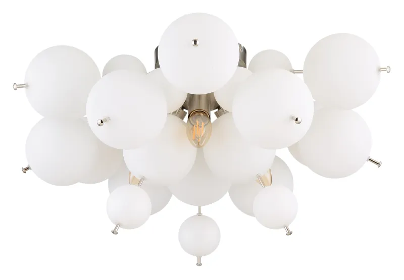 Udo Ø55 Blanc plafonnier De Globo Lighting - Dess unika design utm&auml;rks av en rund form d&auml;r metallstavar elegant sammanl&auml;nkas med vackra opalglas i olika storlekar.
