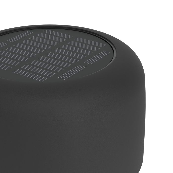 Roccanova 30cm Noir lampe solaire De Eglo - Roccanova est une lampe de table élégante à énergie solaire qui allie forme et fonction pour une utilisation intérieure et extérieure.