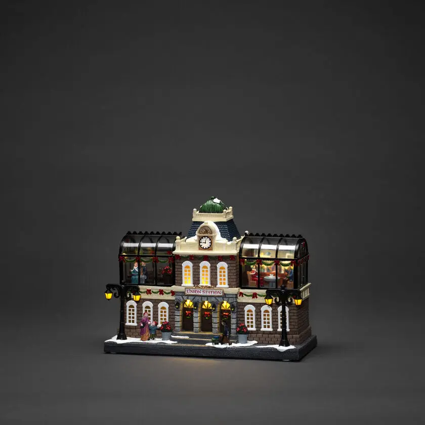Décoration De Noël Mécanique Avec Gare 25cm Multicolore De Konstsmide - Superbe gare avec des personnages en mouvement, 15 lumi&egrave;res LED blanc chaud et de la musique de No&euml;l int&eacute;gr&eacute;e qui donne vie &agrave; votre village de No&euml;l.