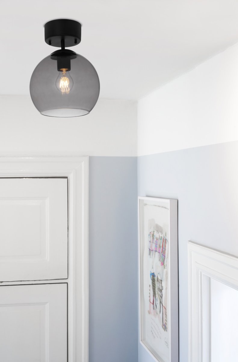 Salle Ø23 Couleur fumée plafonnier De Cottex - Salle-Plafond en métal noir avec un élégant dôme en verre fumé.