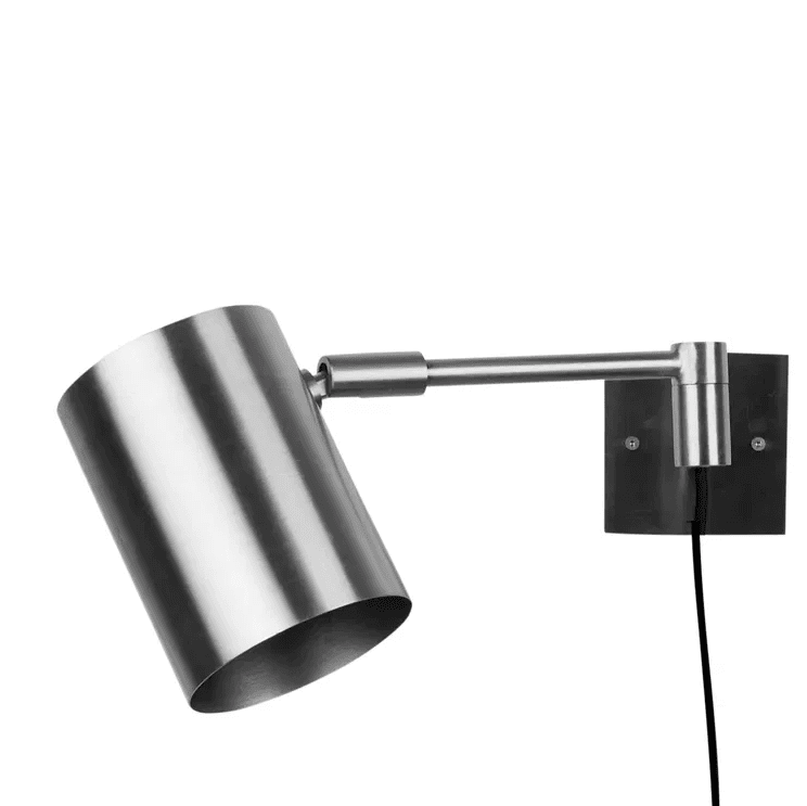 Hali Acier mat lampe de lecture De H. Skjalm P - L'applique murale Hali en acier mat est une lampe simple et élégante qui est parfaite pour le bureau, le couloir ou comme lampe de lecture dans la chambre ou à côté du canapé.