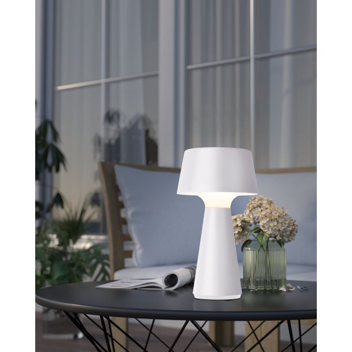Huesa 30cm Blanc portable De Eglo - La lampe a un indice de protection IP44 et est donc parfaite pour une utilisation intérieure et extérieure.