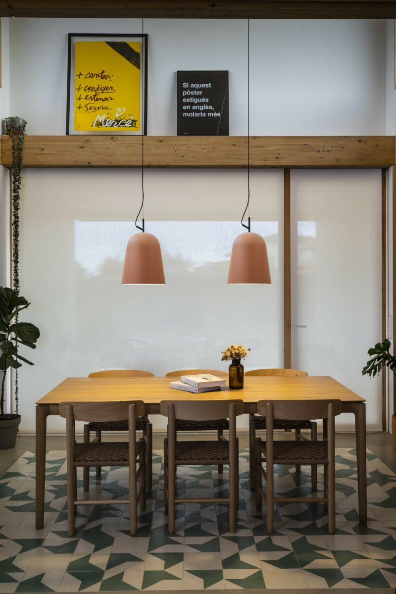 Studio Ø30 Rose suspension De Faro Barcelona - Studio allie forme et fonctionnalit&eacute; pour ceux qui recherchent un &eacute;clairage alliant personnalit&eacute; et style.