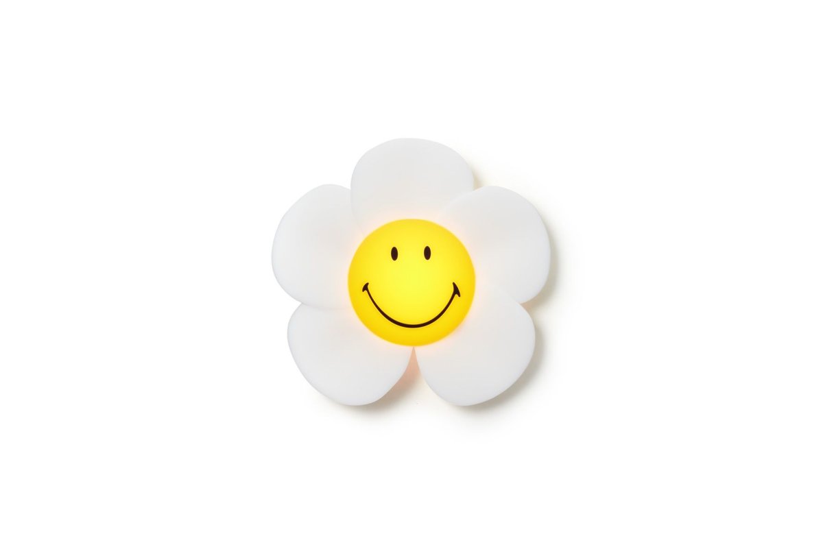 Smiley Daisy Day Light lampe pour enfant De Mr Maria - Smiley Daisy Day Light est une applique murale rechargeable avec une source de lumi&egrave;re LED &agrave; intensit&eacute; variable.