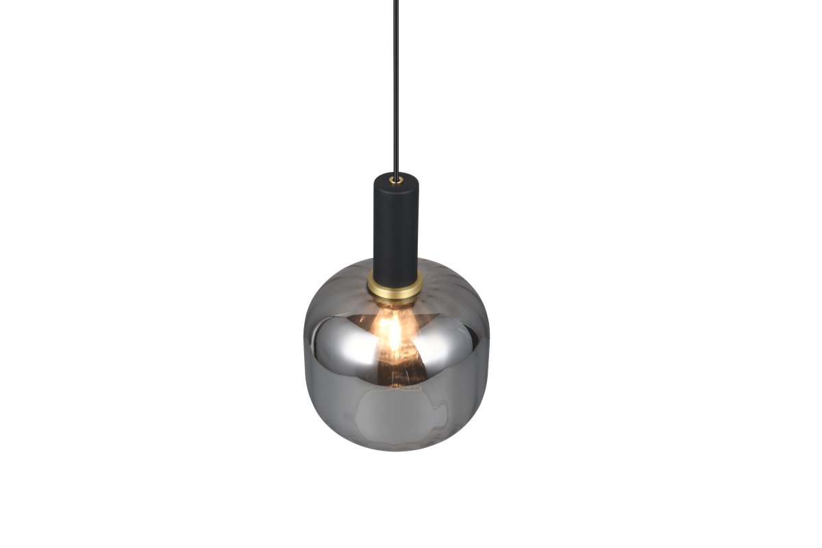 Diva Ø20 Gris fumé suspension De Trio Lighting - Son abat-jour en verre gris fumé, aux délicates nervures, diffuse une lumière douce et agréable, créant une ambiance chaleureuse.
