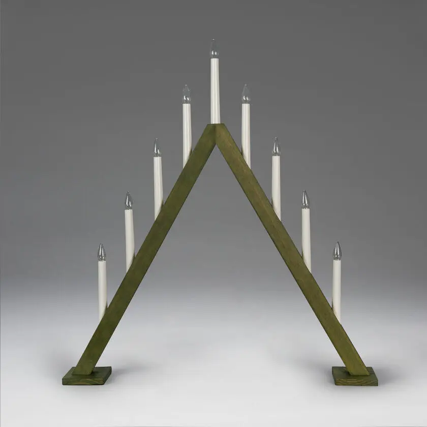 Wooden Candelabra 9 Lights Vert De Konstsmide - Parfait pour placer dans la fen&ecirc;tre pour cr&eacute;er une ambiance de No&euml;l avec une touche &eacute;l&eacute;gante.