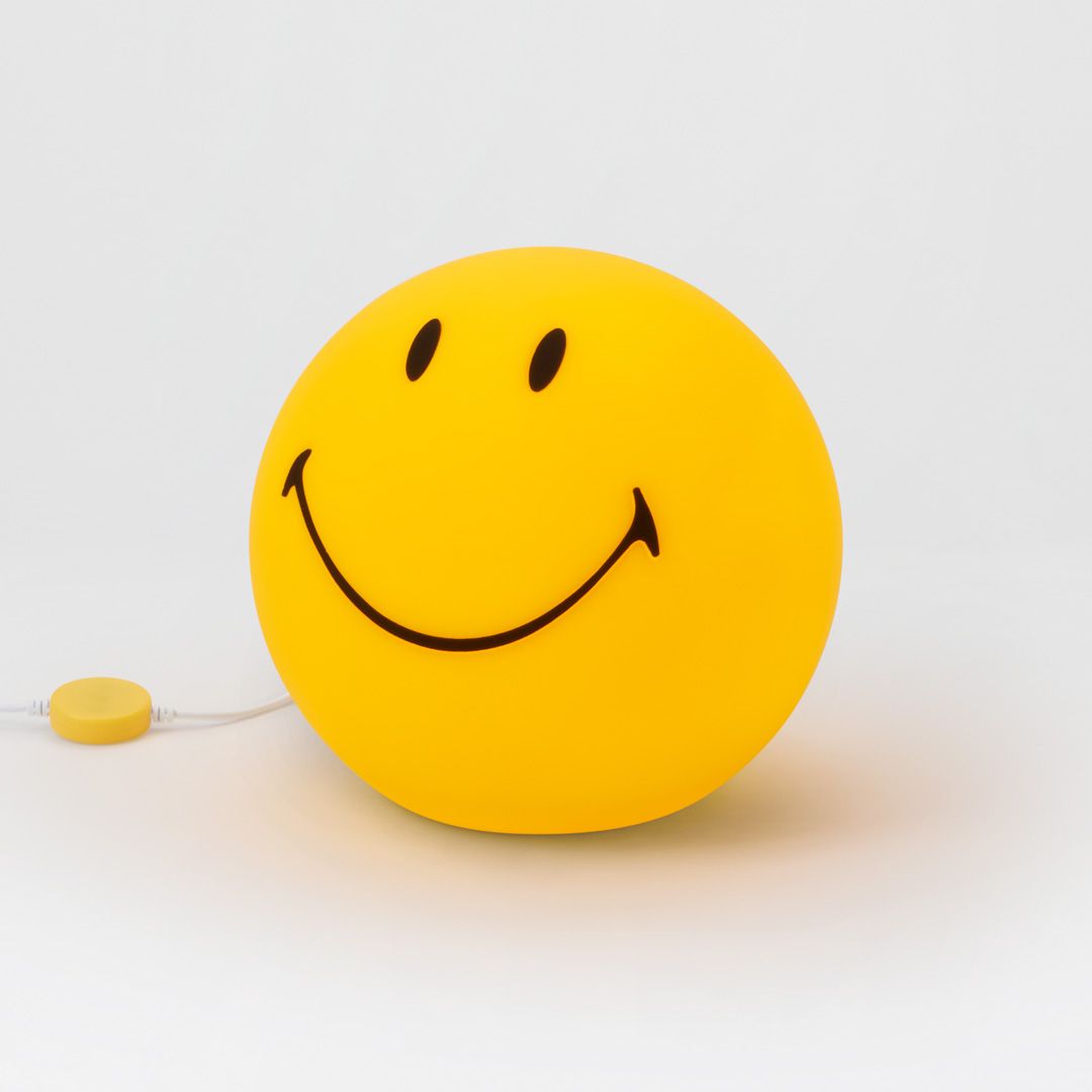 Smiley Star Light Jaune lampe pour enfant De Mr Maria - Smiley Star Light est une lampe de table charmante et emblématique qui ajoutera une atmosphère ludique à votre maison.