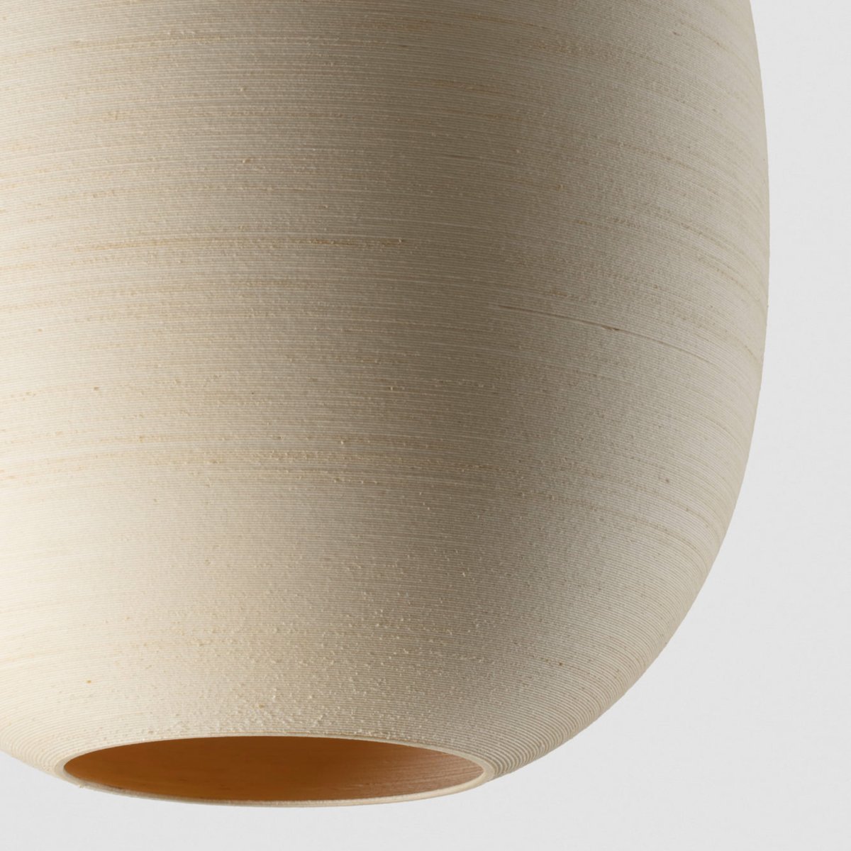 Tierra Ø47 Beige suspension De Faro Barcelona - Utilisez-la seule ou combinez-la avec d'autres mod&egrave;les de la collection Tierra pour cr&eacute;er des installations lumineuses vibrantes, &agrave; la fois imposantes et &eacute;l&eacute;gantes.