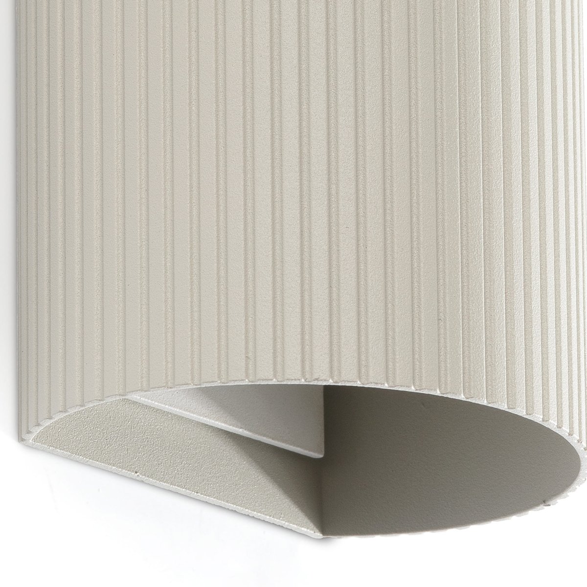 Sole 15cm Gris rainuré applique murale De Faro Barcelona - Sole est une applique murale ronde au design gris stri&eacute; qui allie fonctionnalit&eacute; et esth&eacute;tique.