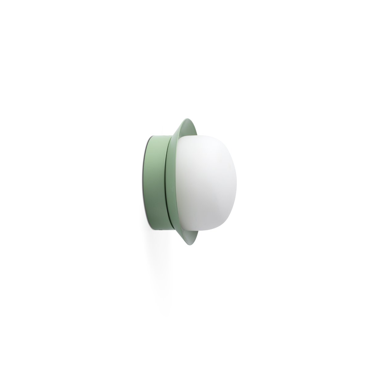 May Ø12 Vert lampe de salle de bain De Faro Barcelona - Avec sa finition verte, sa lumi&egrave;re chaude et son indice de protection IP44, il s'int&egrave;gre aussi bien dans les salons que dans les salles de bains.