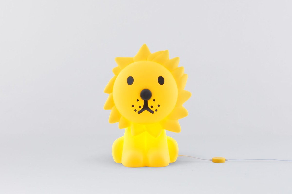 Lion Star Light Jaune lampe pour enfant De Mr Maria - Lion Star Light est une lampe de table charmante et emblématique qui ajoutera une atmosphère ludique à votre maison.