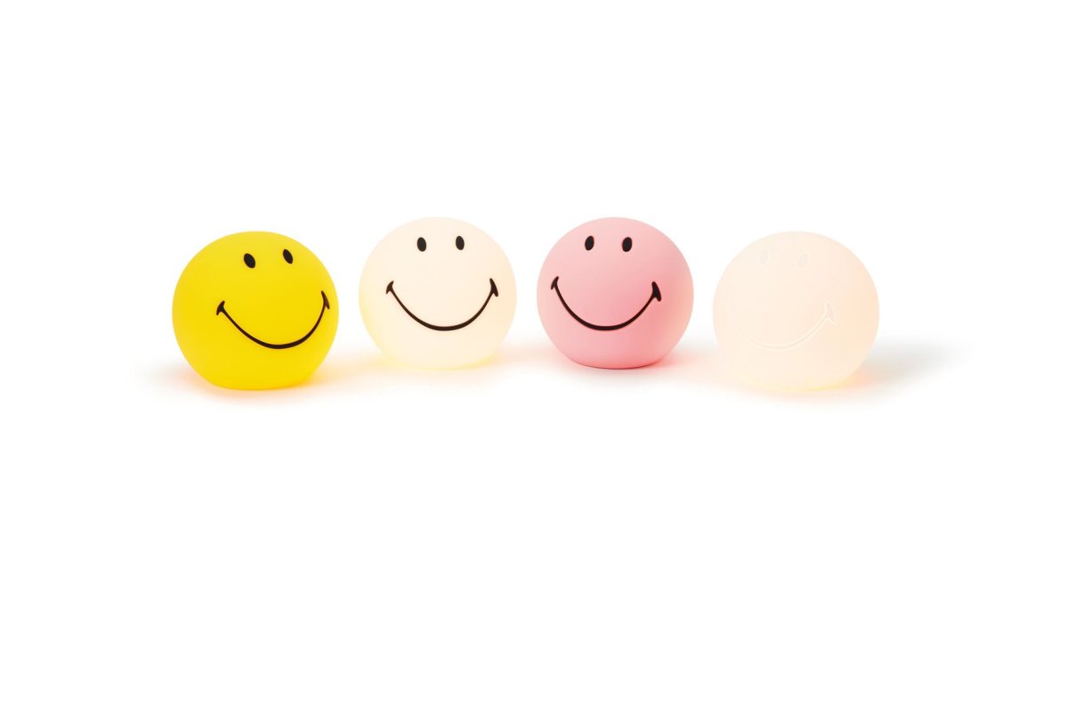 Bundle of Light - Smiley Mini Jaune lampe pour enfant De Mr Maria - Apportez un peu de lumière et de joie dans votre journée et votre maison avec cette charmante lampe souriante.