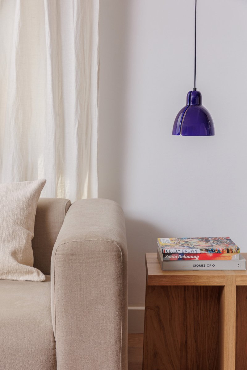 Venice Ø16 Bleu suspension De Faro Barcelona - L'abat-jour en c&eacute;ramique bleue est fabriqu&eacute; &agrave; la main dans un atelier barcelonais et s'int&egrave;gre parfaitement &agrave; la douille&nbsp;; il suffit de l'installer vous-m&ecirc;me&nbsp;!