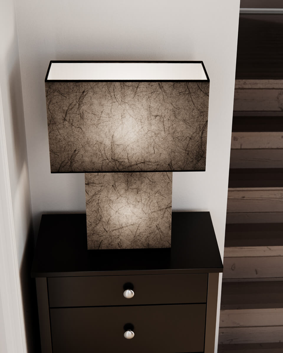 iSquare 50cm Noir lampe de table De By Rydéns - Cette lampe unique allie esth&eacute;tique traditionnelle et fonction moderne, ce qui en fait un excellent choix pour ceux qui recherchent &agrave; la fois style et &eacute;clairage pratique dans leur maison.