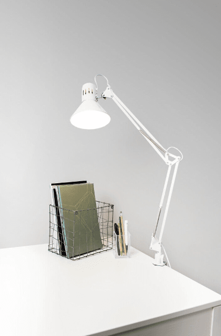 Venla Blanc lampe à pince De Airam - C&acirc;ble de raccordement de 1,7 m et interrupteur marche/arr&ecirc;t.