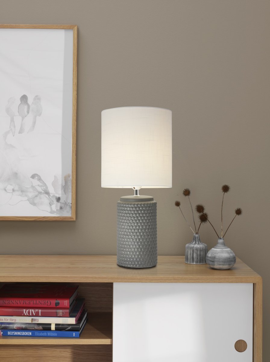 Bubble 50cm Gris lampe de table De Cottex - La lampe de table Bubble est une lampe en c&eacute;ramique &eacute;l&eacute;gante avec une structure &agrave; bulles unique sur la base.