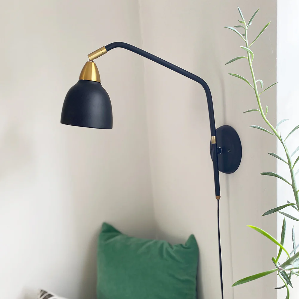 Urban 40cm Noir applique murale De Superliving - Avec un bras rotatif et un écran pouvant pivoter à 345°.