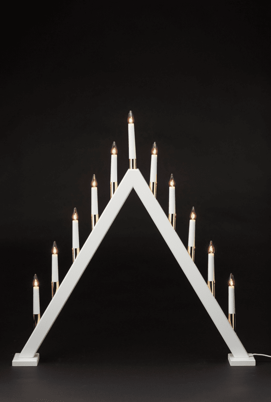 Hilda 11 Blanc De Pixie Design - Le bougeoir Hilda &agrave; 11 bras en blanc avec d&eacute;tails dor&eacute;s est une d&eacute;coration de table &eacute;l&eacute;gante et classique qui rehausse l'esprit de No&euml;l dans votre maison.