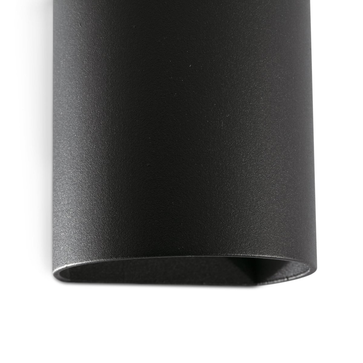Sole 10cm Noir applique murale De Faro Barcelona - Disponible en deux tailles et avec une diffusion lumineuse unilat&eacute;rale ou bilat&eacute;rale, elle est id&eacute;ale pour les couloirs, les escaliers et les petits espaces.