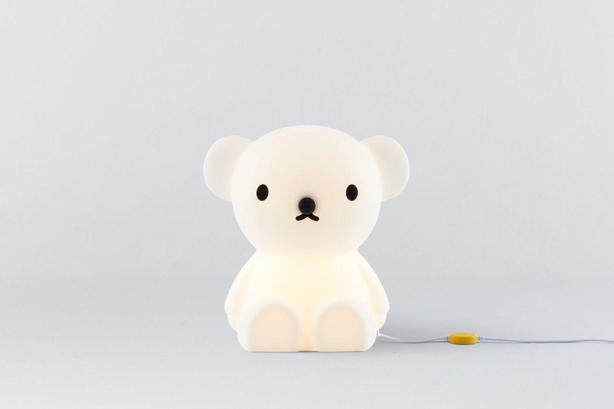 Boris Star Light Blanc lampe pour enfant De Mr Maria - Boris Star Light est une lampe de table charmante et embl&eacute;matique qui ajoutera une atmosph&egrave;re ludique &agrave; votre maison.