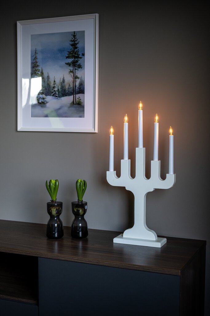 Candelabra 5 Lights Blanc De Konstsmide - Avec cinq lumi&egrave;res, il diffuse une lueur chaleureuse et atmosph&eacute;rique qui cr&eacute;e une atmosph&egrave;re chaleureuse pendant les mois d'hiver.
