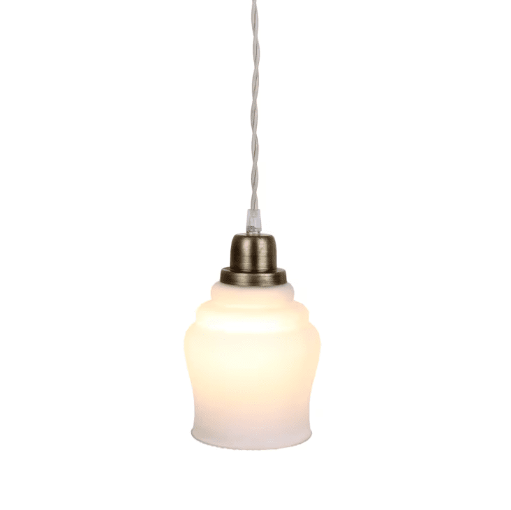 Selma Ø12 Blanc lampe de fenêtre De Strömshaga - La lampe n'a pas de connexion au mur ou au plafond, vous pouvez donc d&eacute;cider &agrave; quoi vous souhaitez la connecter.