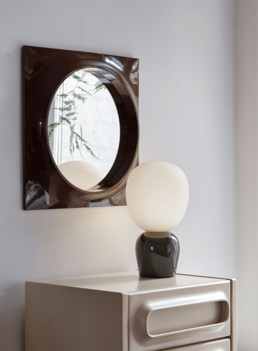Buddy 34cm Vert lampe de table De Belid - Gr&acirc;ce &agrave; sa lumi&egrave;re douce et son design raffin&eacute;, Buddy s'int&egrave;gre harmonieusement dans tous les int&eacute;rieurs &ndash; une lampe qui apportera lumi&egrave;re et caract&egrave;re pour des g&eacute;n&eacute;rations.
