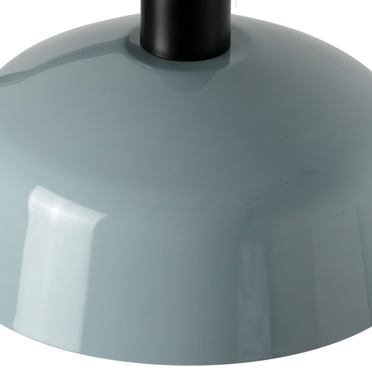 Tatawin Ø18 Bleu grisâtre suspension De Faro Barcelona - Tatawin est un plafonnier &agrave; la structure noire et &agrave; l'abat-jour en m&eacute;tal gris qui diffuse une lumi&egrave;re directe et fluide.