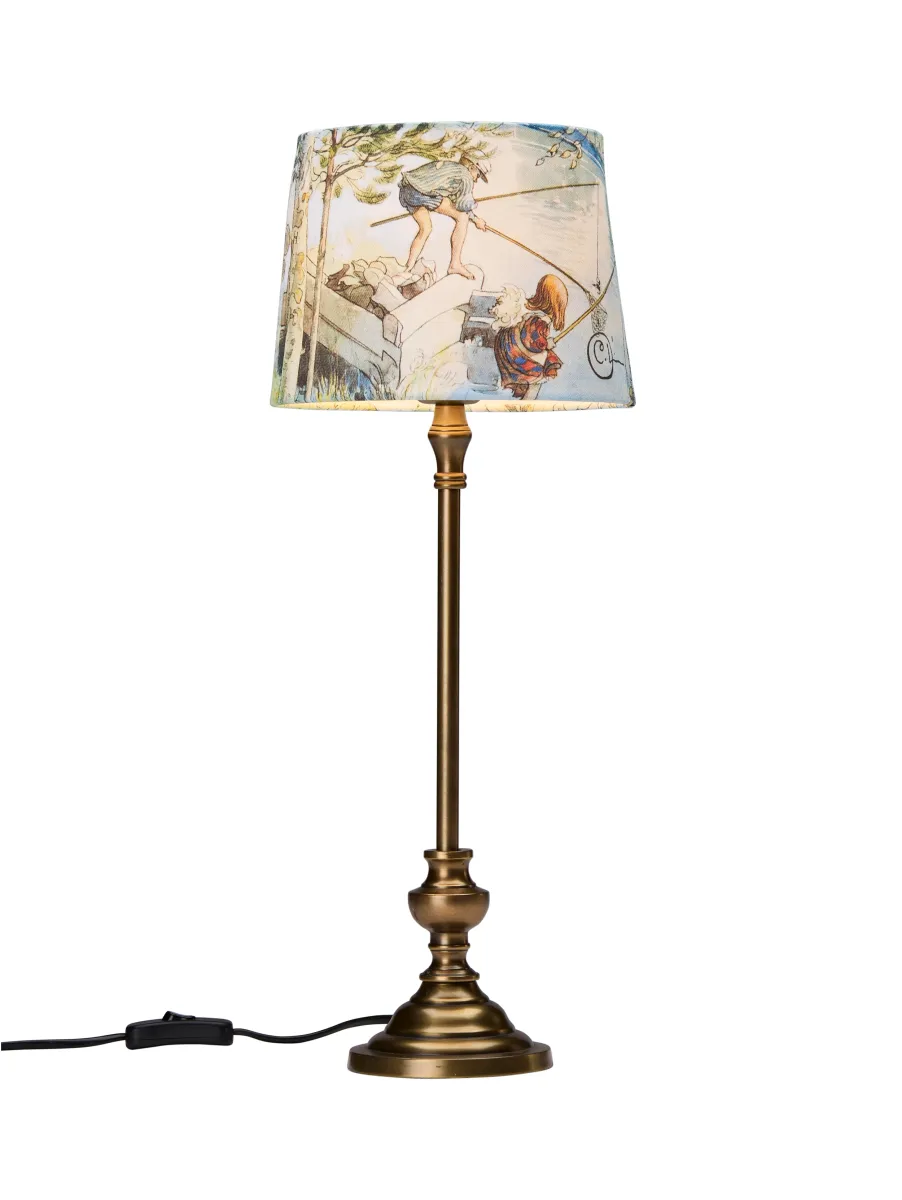 Andrea 53cm Beige lampe de table De PR Home - La lampe de table Andrea, associée à l'abat-jour Kraftfangst, crée un look élégant et devient un accroche-regard dans la pièce.
