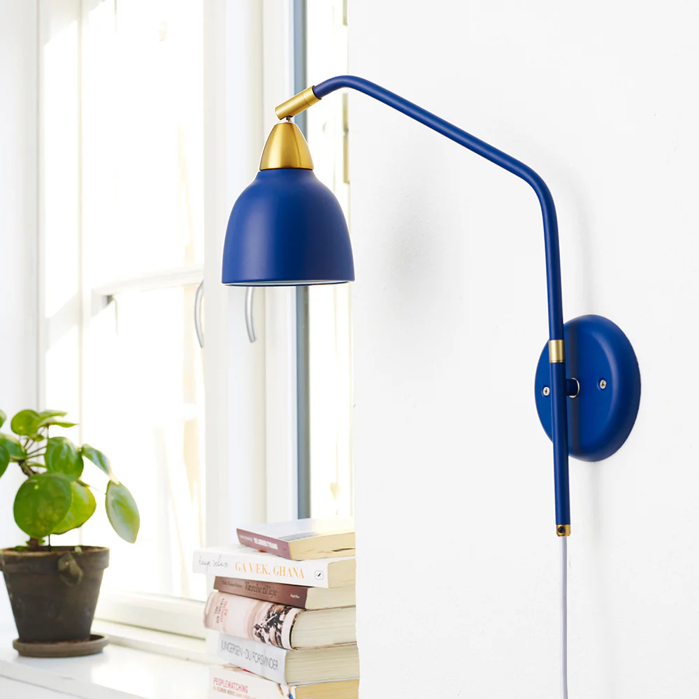 Urban 40cm Bleu applique murale De Superliving - Avec un bras rotatif et un &eacute;cran pouvant pivoter &agrave; 345&deg;.