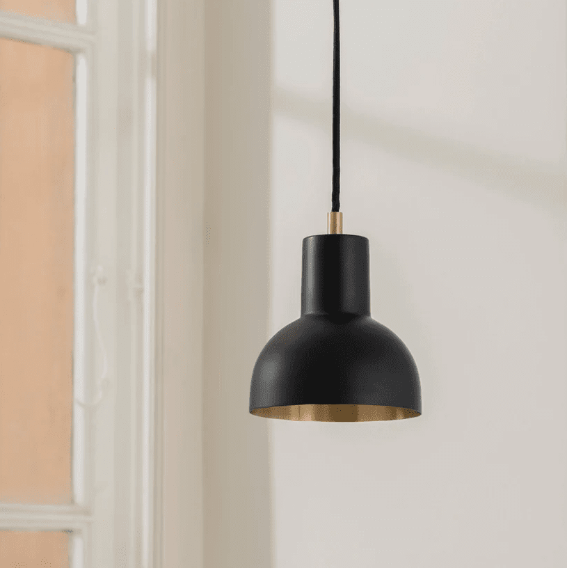 Mini Ø14 Noir suspension De H. Skjalm P - Parfait pour accrocher au-dessus de la table de cuisine ou de salle à manger, individuellement ou en groupe pour créer un éclairage d'ambiance.