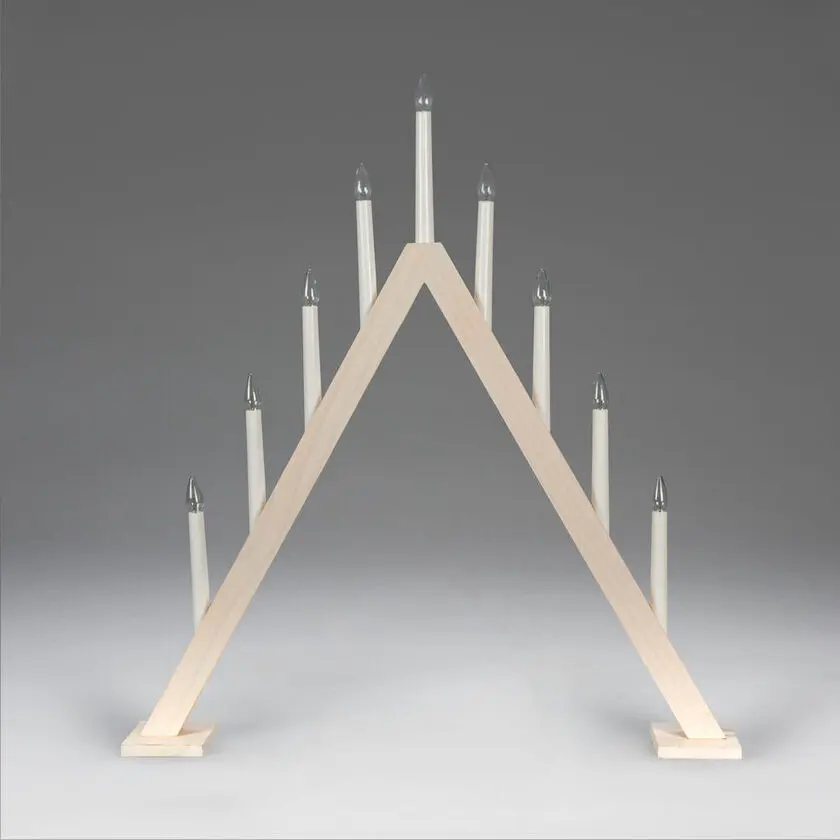 Wooden Candelabra 9 Lights Blanc De Konstsmide - Parfait pour placer dans la fen&ecirc;tre pour cr&eacute;er une ambiance de No&euml;l avec une touche &eacute;l&eacute;gante.
