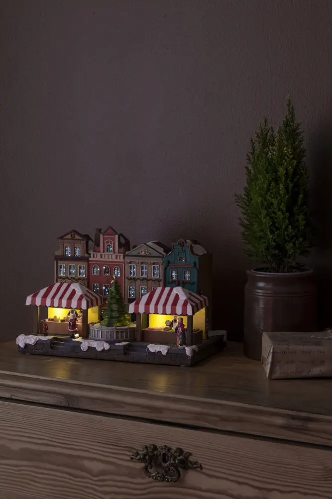 Maison À Fibre Optique 20cm Multicolore De Konstsmide - Avec des maisons magnifiquement illumin&eacute;es, des &eacute;tals de march&eacute; color&eacute;s et un sapin de No&euml;l &eacute;tincelant au milieu, il cr&eacute;e une atmosph&egrave;re de No&euml;l anim&eacute;e.