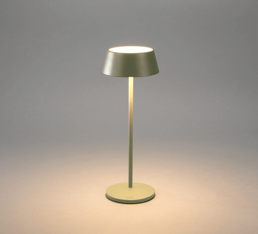 Menton 30cm Vert portable De Konstsmide - La lampe est équipée d'un variateur tactile qui permet de régler la luminosité et la température de couleur de la lumière jaune chaude à la lumière blanche chaude.