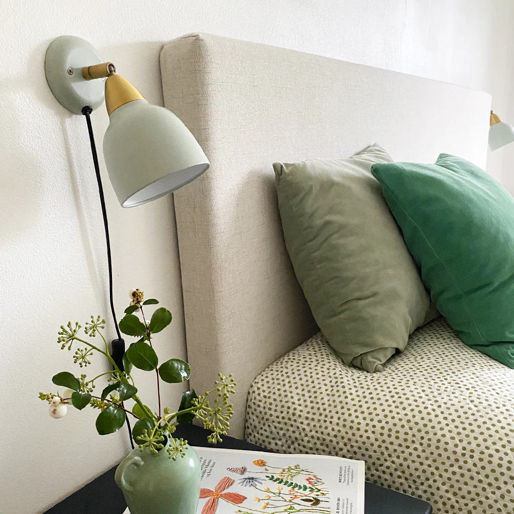 Urban Short Vert clair lampe de lecture De Superliving - L'abat-jour peut &ecirc;tre tourn&eacute; &agrave; 345&deg; pour une flexibilit&eacute; maximale et une lumi&egrave;re parfaite l&agrave; o&ugrave; vous en avez besoin.