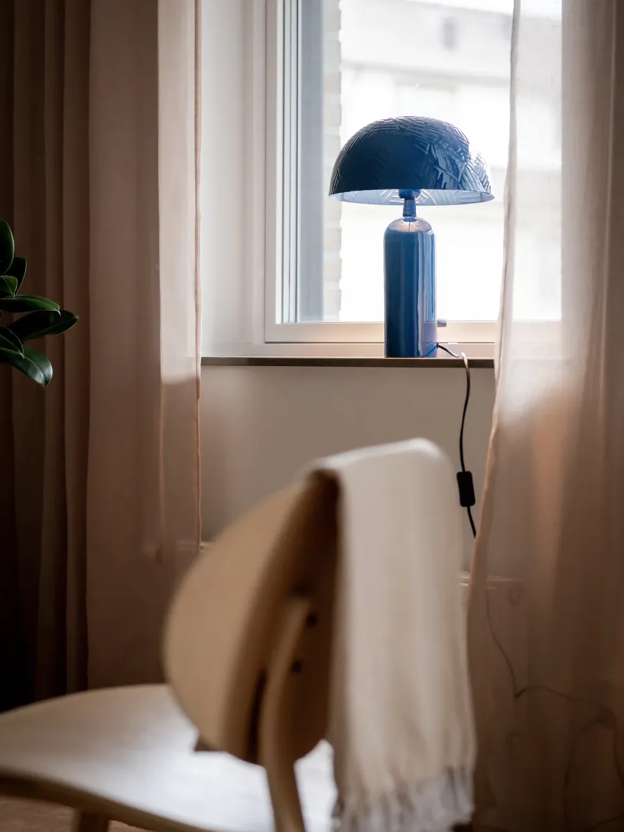 Carter 45cm Bleu lampe de table De PR Home - La base de la lampe mesure 35 cm de haut et 10 cm de profondeur, câble en plastique noir 170 cm avec interrupteur d'alimentation environ.