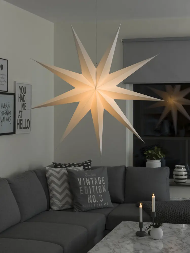 Étoile En Papier Ø115 Blanc De Konstsmide - Avec son design &eacute;l&eacute;gant et sa lumi&egrave;re douce, il cr&eacute;e une atmosph&egrave;re de No&euml;l calme et chaleureuse.