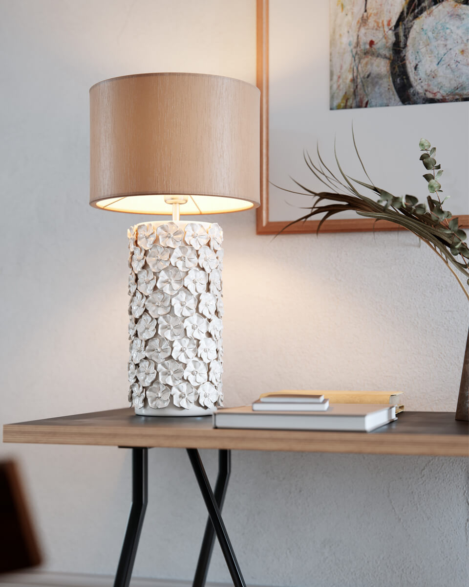 Fiore 55cm Beige lampe de table De By Rydéns - La lampe de table Fiore est une lampe de table qui sublimera votre int&eacute;rieur par sa beaut&eacute; intemporelle.
