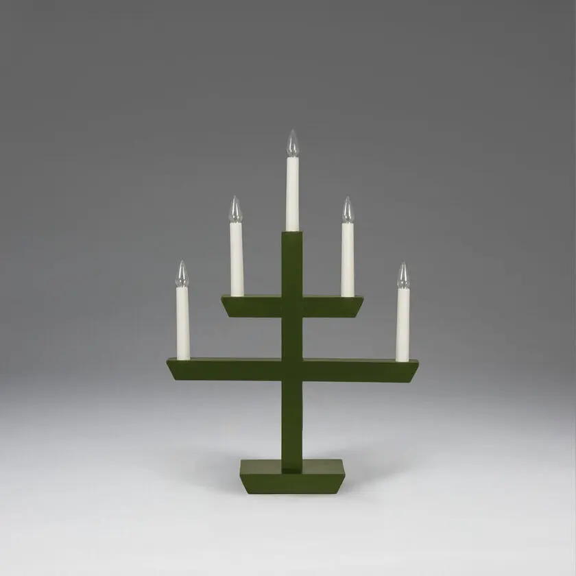 Wooden Candelabra 5 Lights Vert foncé De Konstsmide - La combinaison de la sensation classique du bois et de la forme moderne en fait un ajout &eacute;l&eacute;gant &agrave; n'importe quelle maison.
