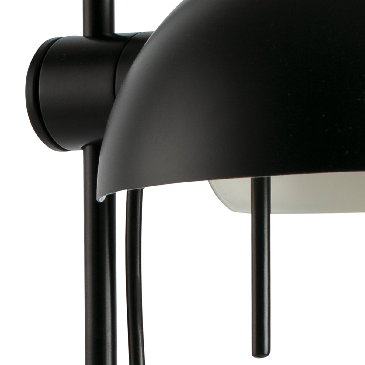 Matilda 43cm Noir lampe de bureau De Faro Barcelona - Matilda est une lampe de table noire au design g&eacute;om&eacute;trique et &eacute;pur&eacute; qui s'int&egrave;gre parfaitement &agrave; tous les int&eacute;rieurs.