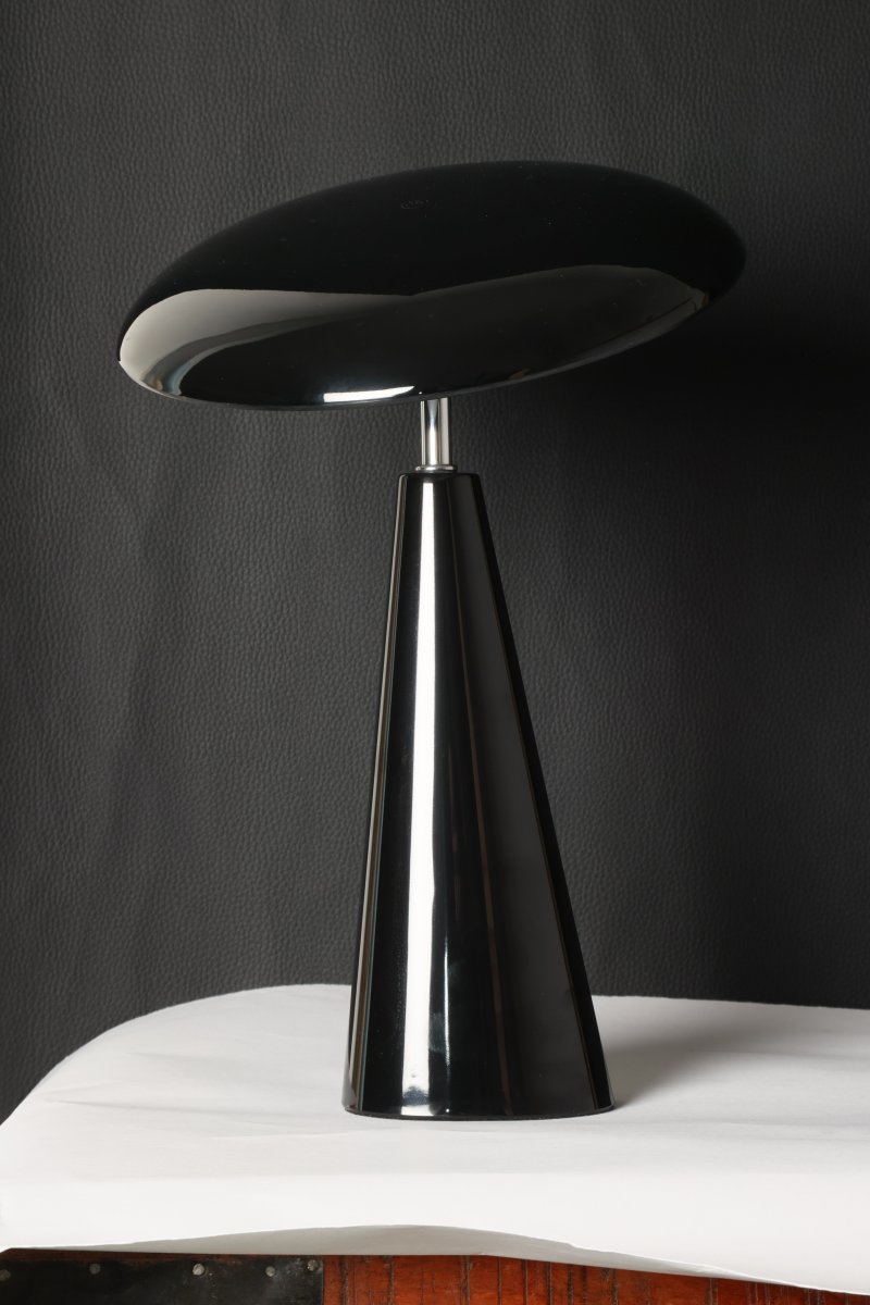 Audrey 33cm Noir portable De Eja - Audrey trouve parfaitement sa place sur une table basse, une table de chevet ou un rebord de fenêtre.